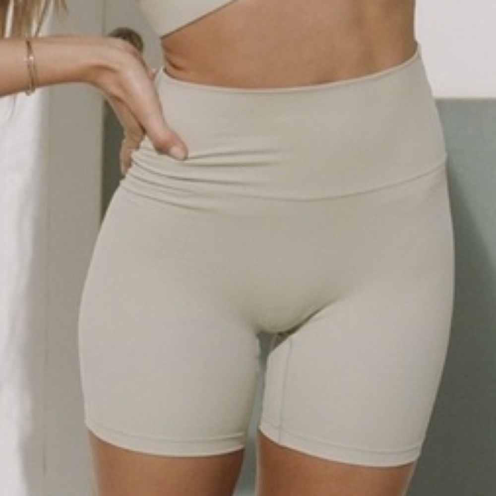 Adanola Ultimate Crop Shorts - Desert Beige 💛